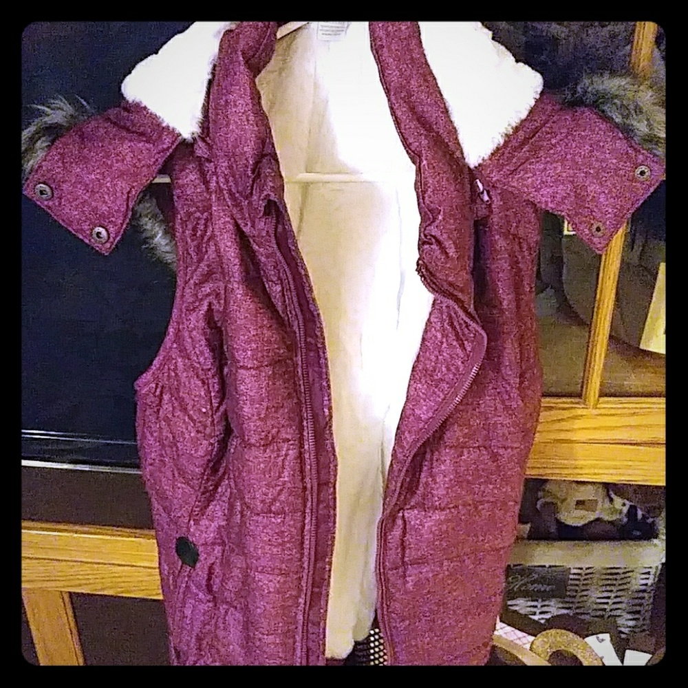GreenTea Women's Maroon Hooded Vest